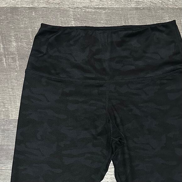 University Of Iowa Hawkeyes Black Camo 28” Legging Women Small S High Rise  NCAA - Picture 4 of 9